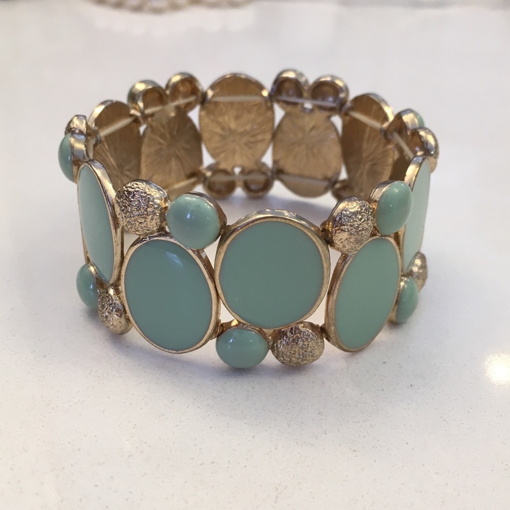 Stretchable Mint Green & Gold bracelet